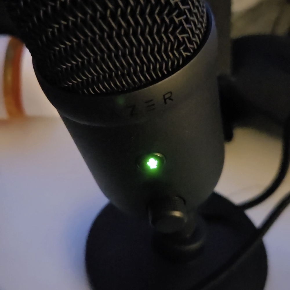 Razer Seiren V2 X USB Condenser Microphone for Streaming Gaming on PC